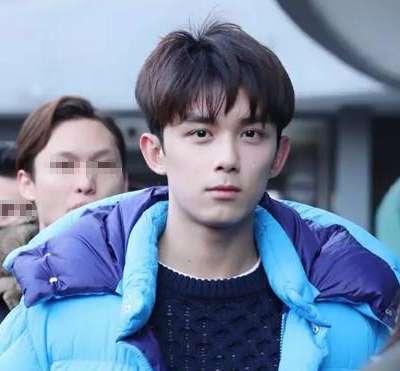 吴磊现身北电艺考,剑眉星目十分惹眼