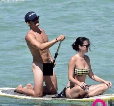 水果姐和精灵王子复合了，你们还记得他们的全裸划船照吗哈哈哈