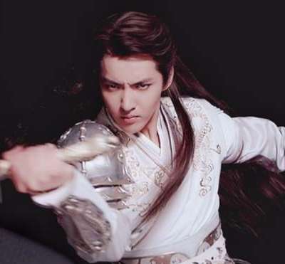 吴亦凡罕见古装扮相，简直是剑眉星目的代言人！