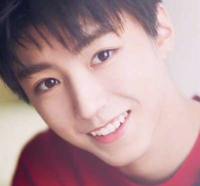 惊险！TFBOYS王俊凯遭疯狂私生饭高速路上别车围堵