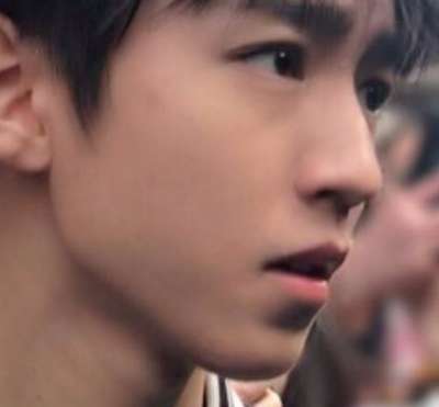 王俊凯的下颌角长得太好了！简直好看典范整容模板