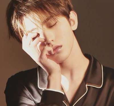 蔡徐坤登封面杂志秒空82000本,真的厉害